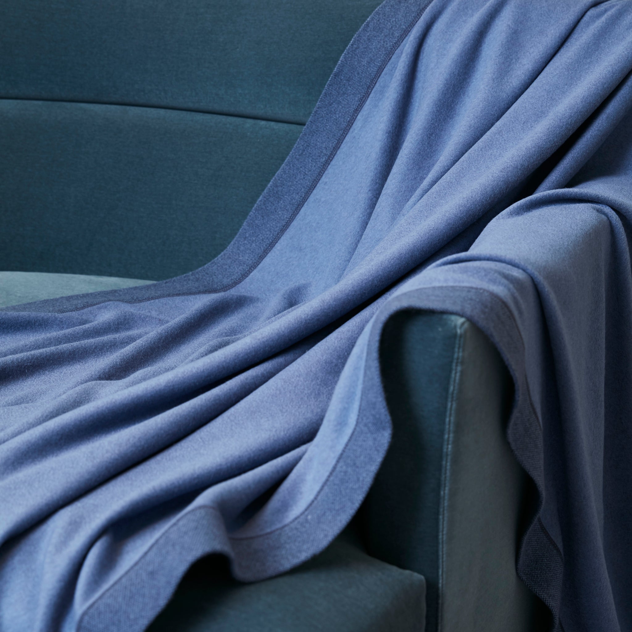 Woven cashmere double blanket